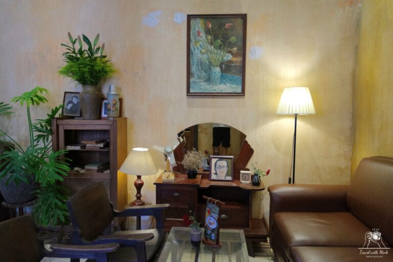 Ban-cong-cafe-Travel-with-Minh