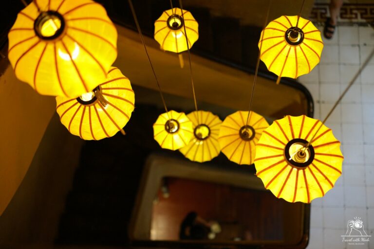 Ban-cong-cafe-Travel-with-Minh