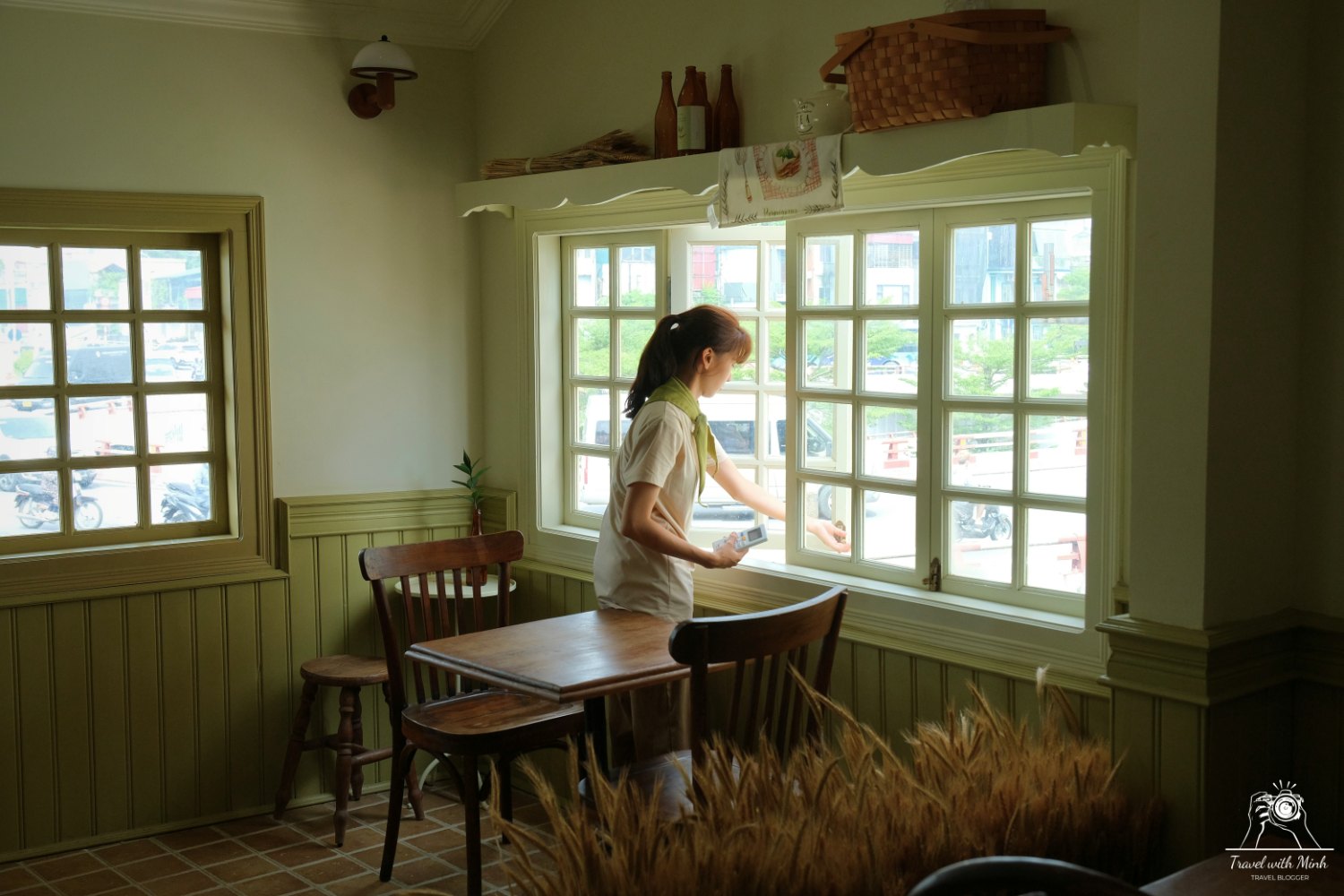 17 camy cafe travel with minh