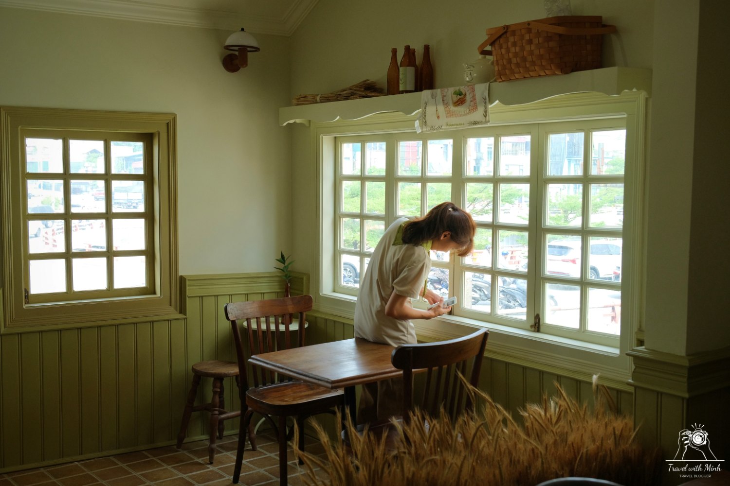 18 camy cafe travel with minh