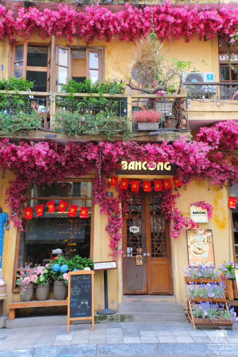 Ban-cong-cafe-Travel-with-Minh