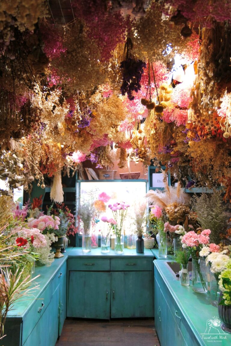 Ban-cong-cafe-Travel-with-Minh