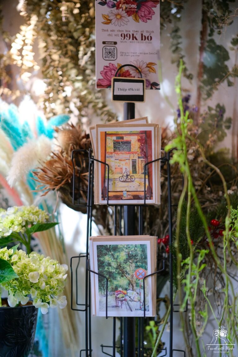 Ban-cong-cafe-Travel-with-Minh