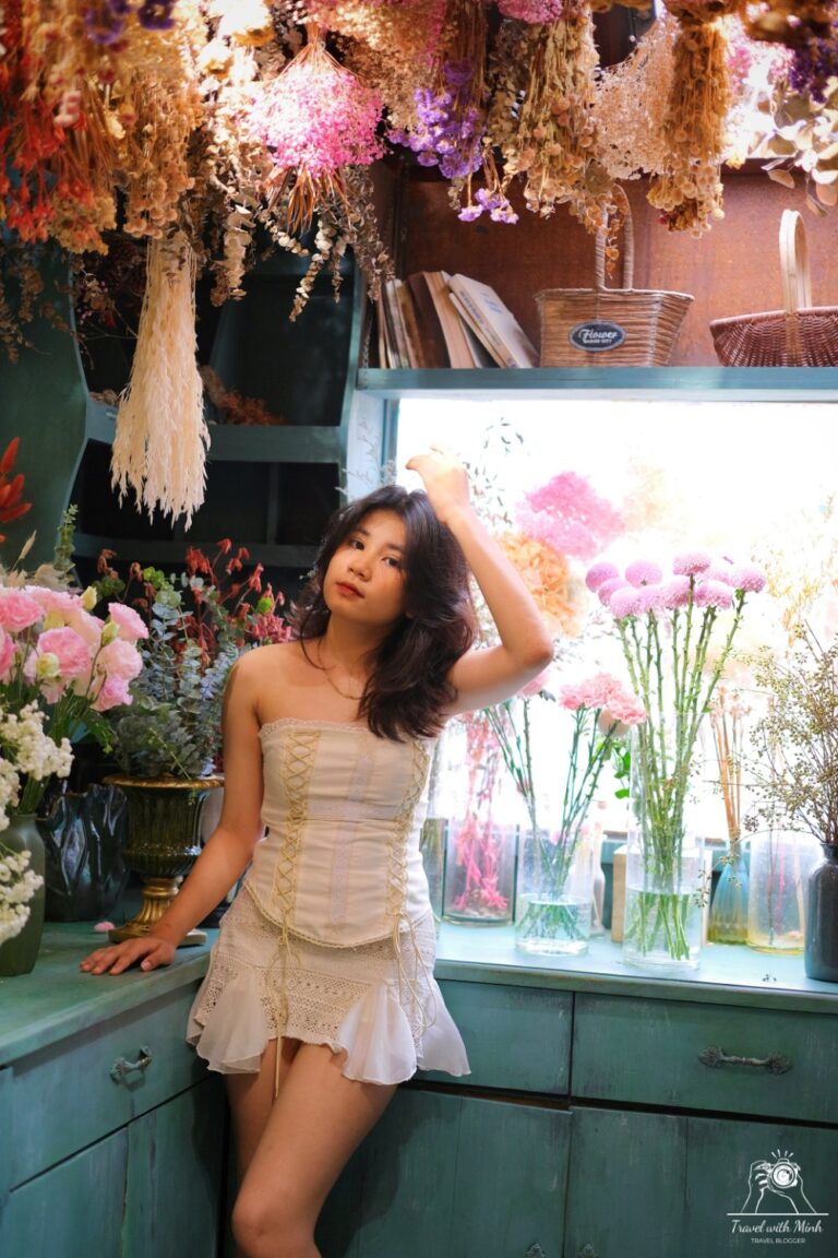 Ban-cong-cafe-Travel-with-Minh