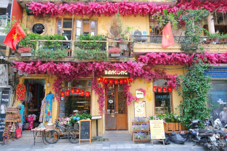 Ban-cong-cafe-Travel-with-Minh