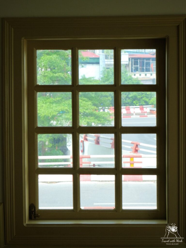 Camy-Grocery-cafe-Travel-with-Minh