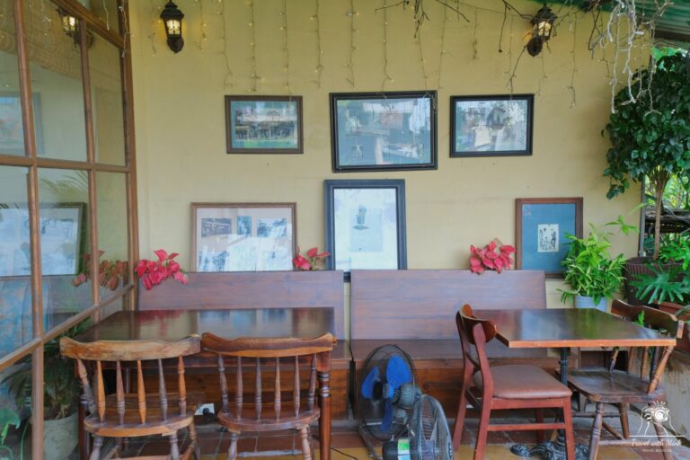 Ban-cong-cafe-Travel-with-Minh
