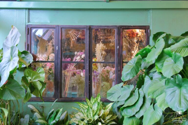 Ban-cong-cafe-Travel-with-Minh