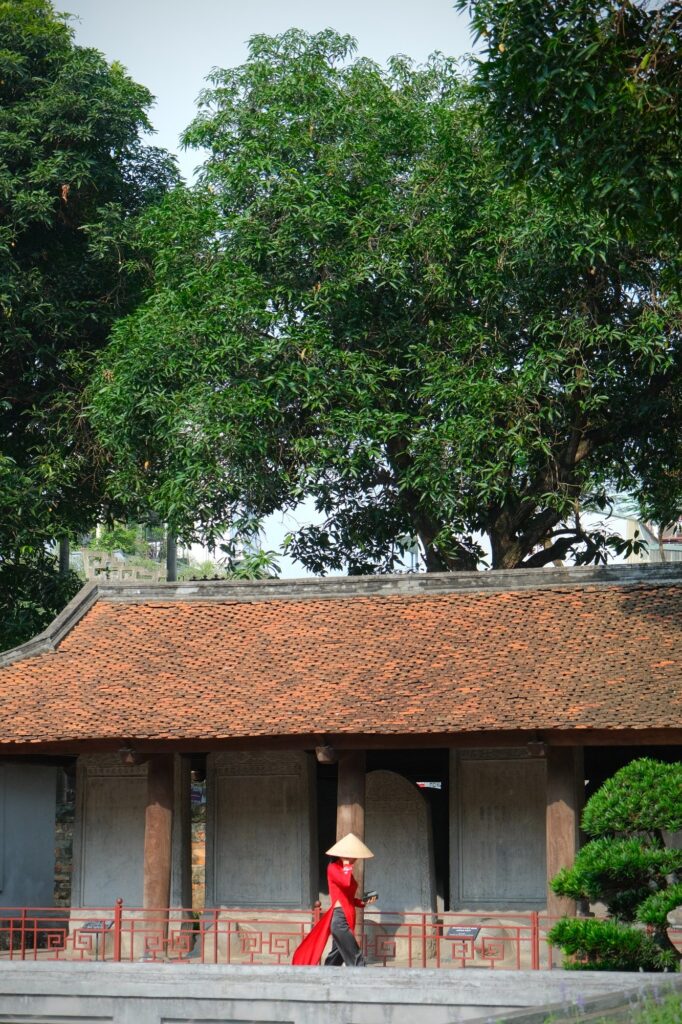 van-mieu-quoc-tu-giam-ao-dai