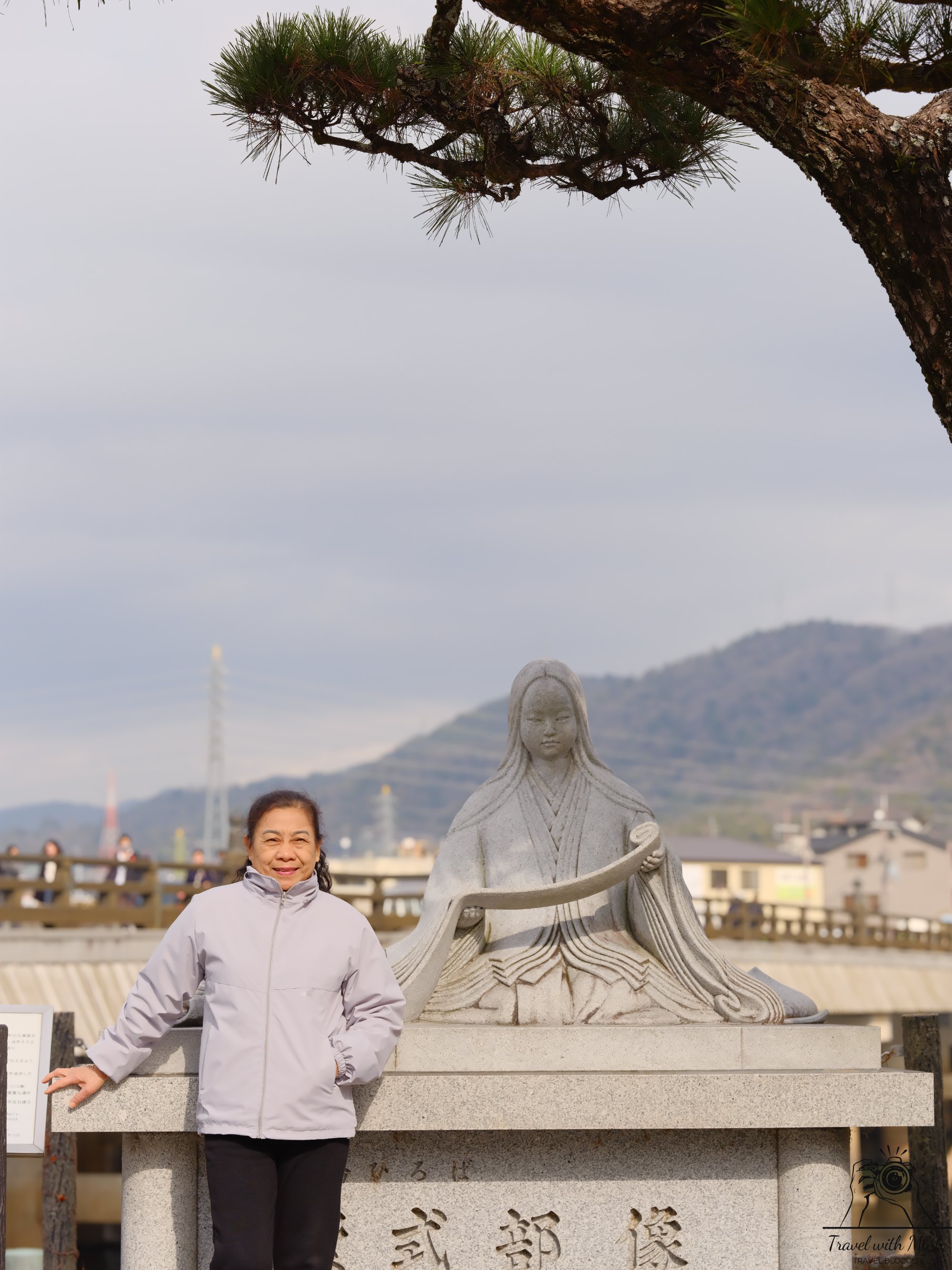 statue-of-Murasaki-Shikibu