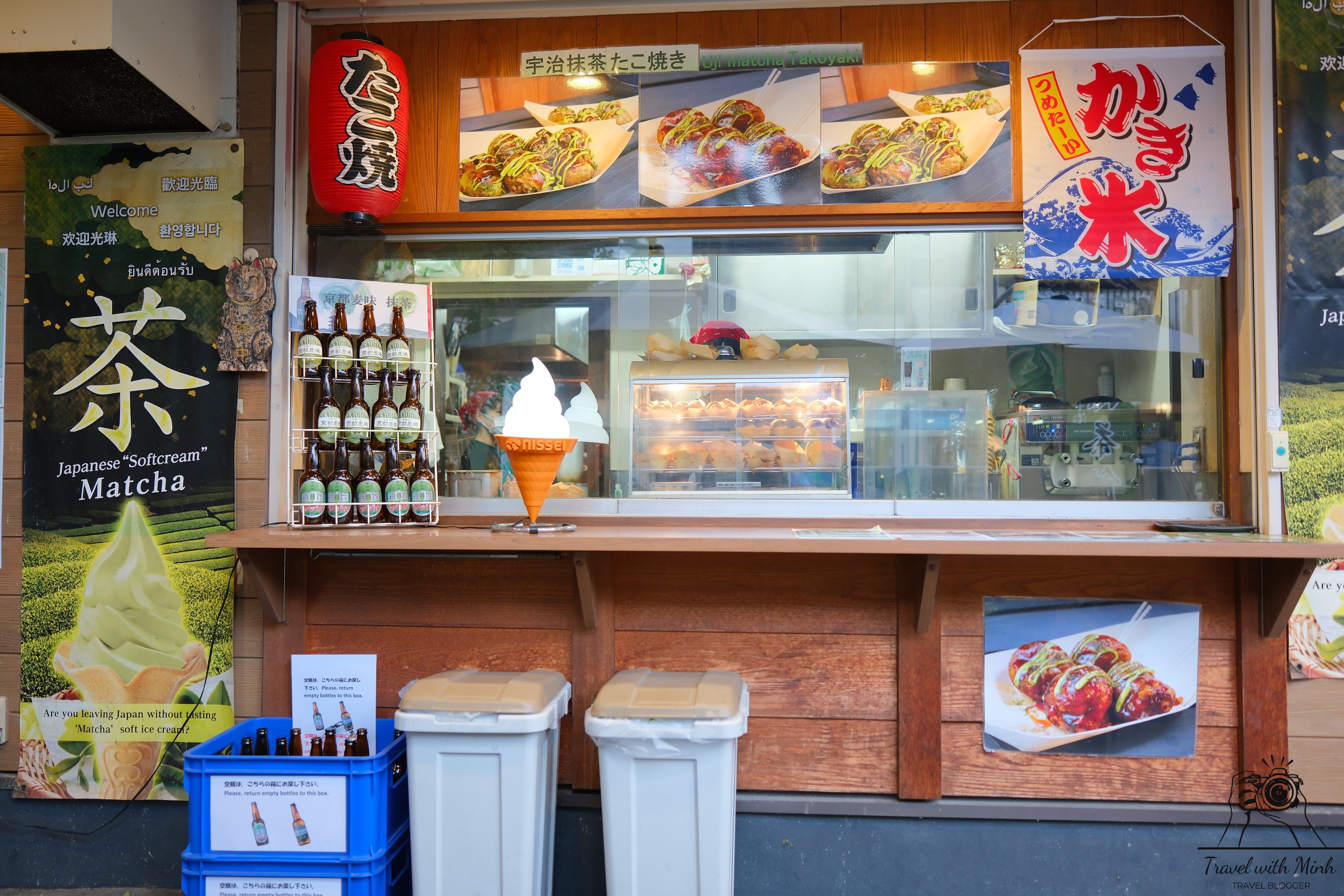 matcha-takoyaki-at-byodoin-temple