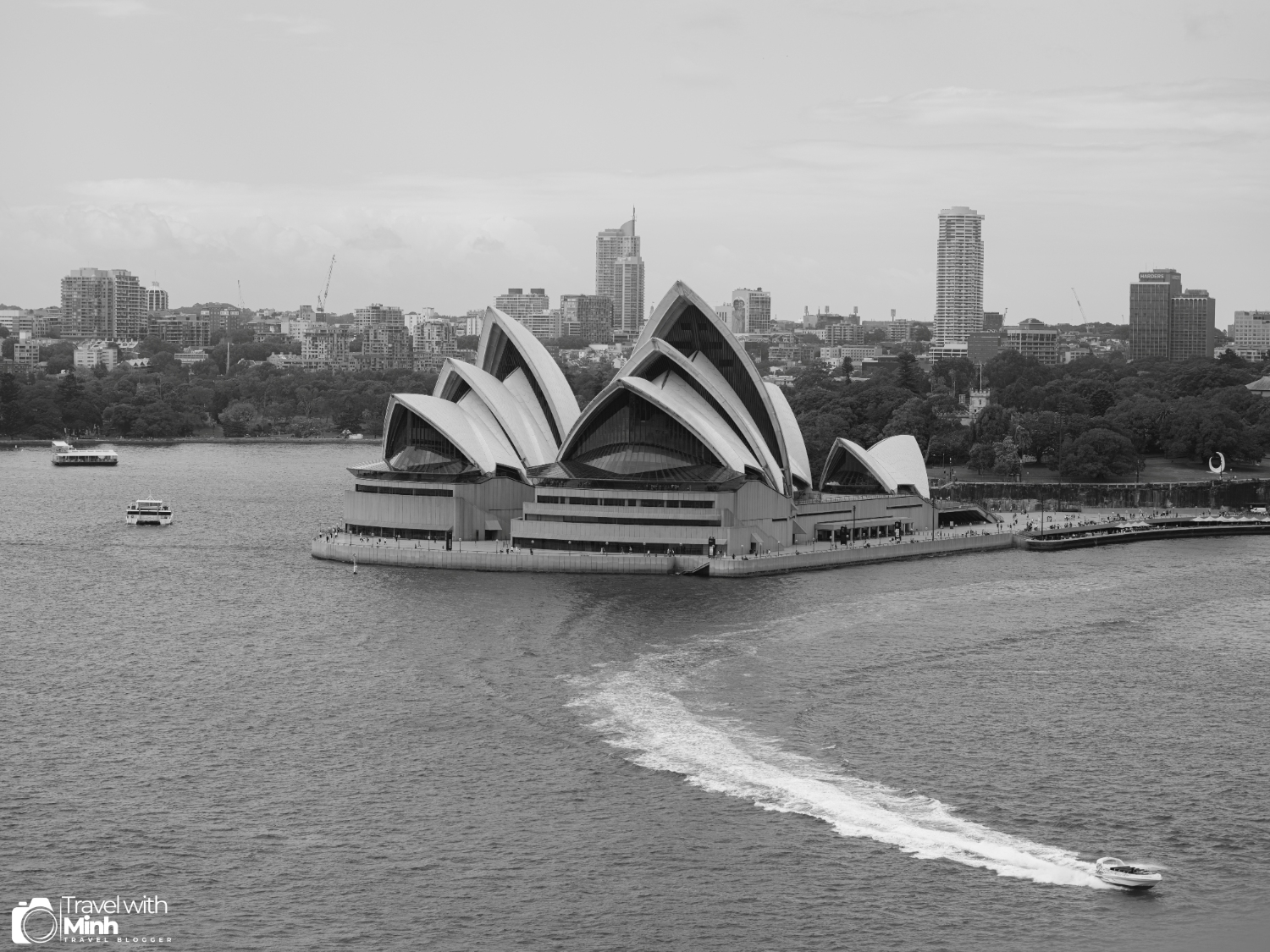 View Opera house nhìn từ trên cầu Harbour.