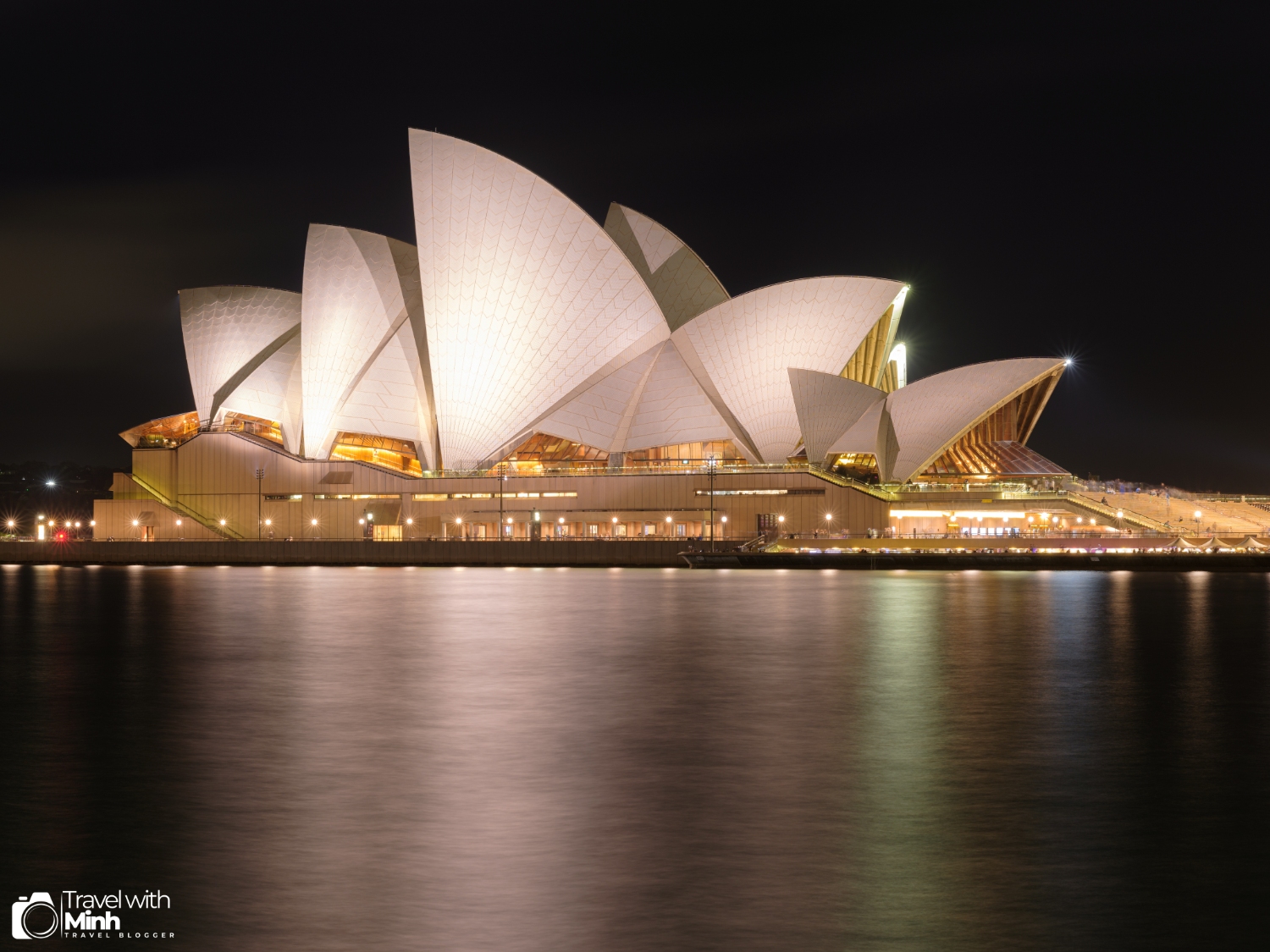 Sydney Opera House về đêm.