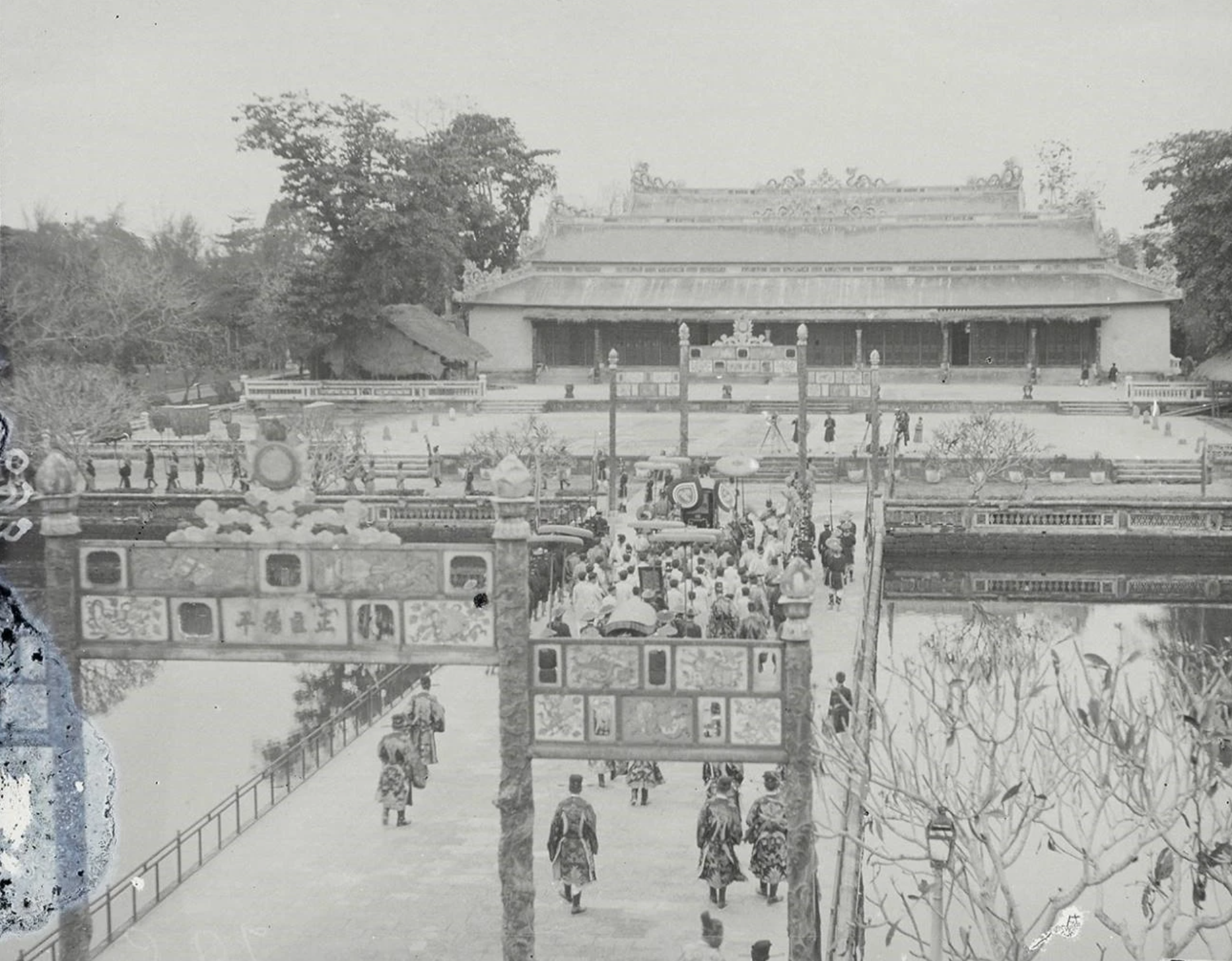 Điện Thái Hòa chụp từ cổng Ngọ Môn năm 1924