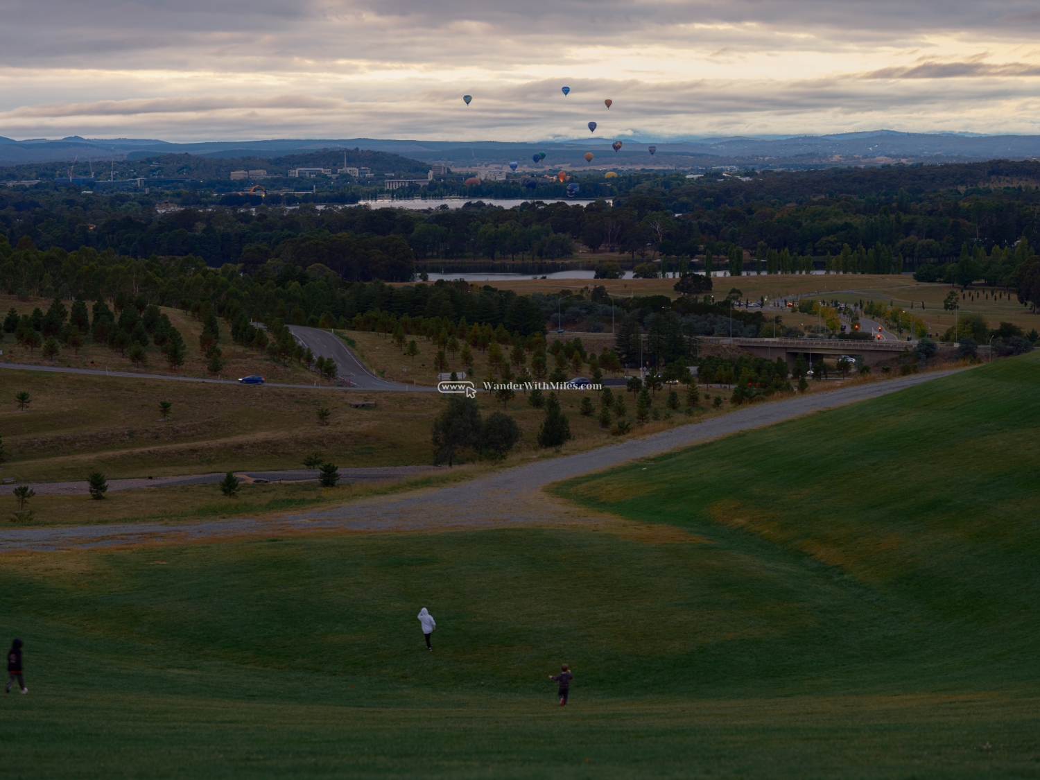 Canberra hot balloon festivaldscf1195