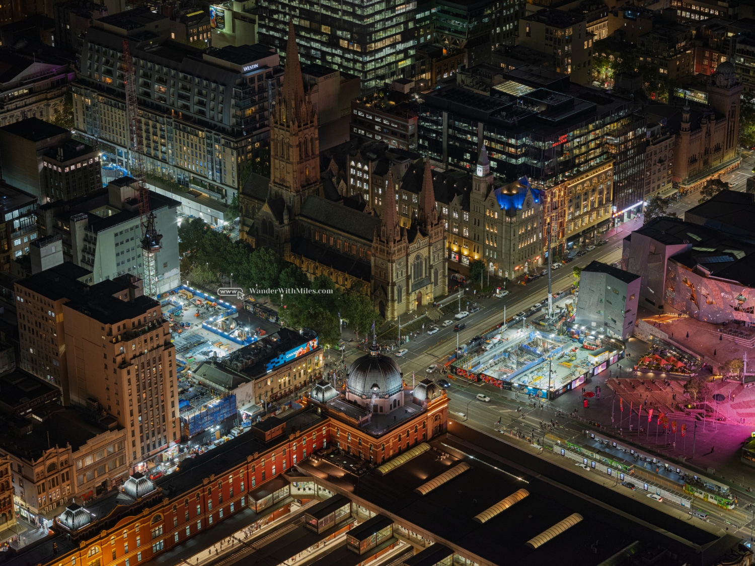 St Paul's Cathedral về đêm.
